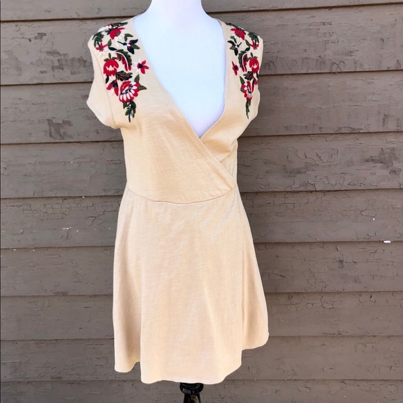 Zara Knit faux wrap with flower appliqués! - Picture 2 of 6